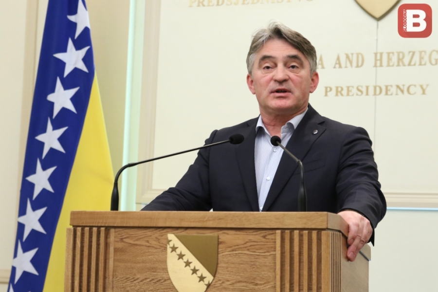 U TOKU REDOVNA SJEDNICA: Željko Komšić se vratio na posao, objavio fotografiju (FOTO)