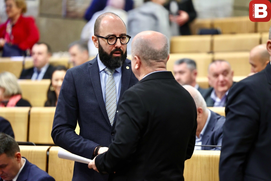 ZASTUPNIK SDP-a U PD-u PARLAMENTA FBiH NE VJERUJE: ‘Ova izdaja nije mogla biti obavljena bez saglasnosti stranaca. Fuj’