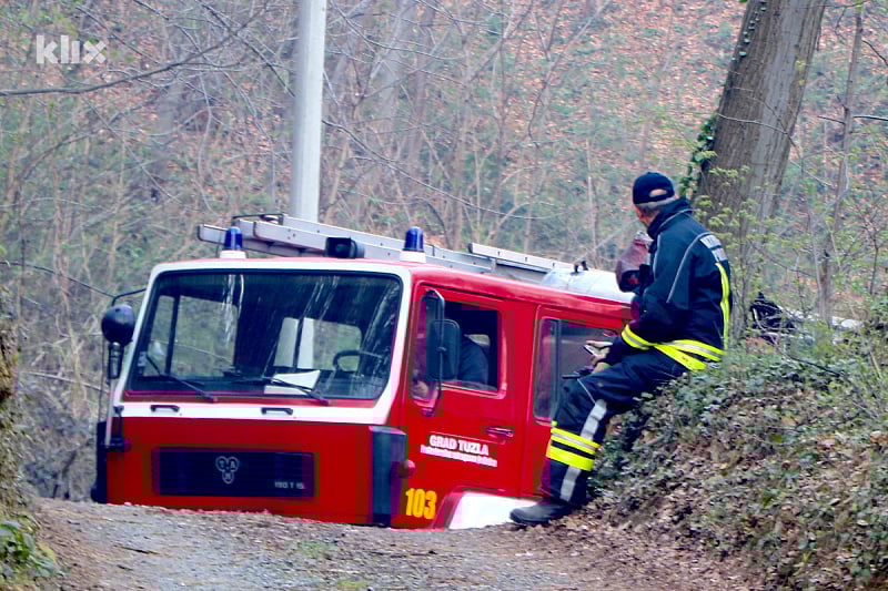 Vatrogasci u Tuzli i okolini imaju pune ruke posla, građani zbog izazivanja požara mogu završiti i u zatvoru