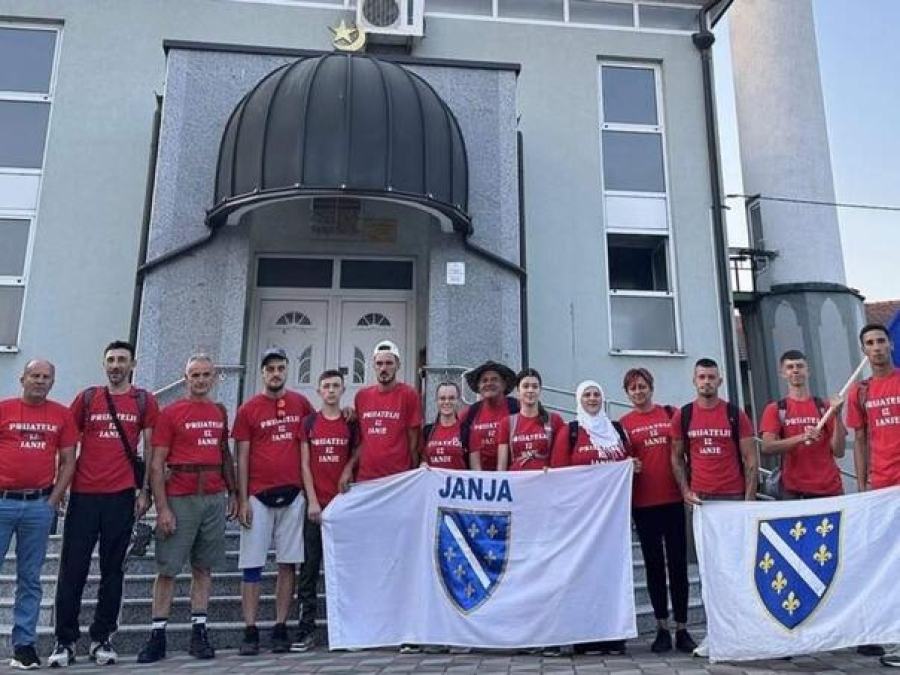 ODAVANJE POČASTI ŽRTVAMA GENOCIDA U SREBRENICI: Grupa od 14 učesnika Marša mira iz Janje krenula ka Nezuku