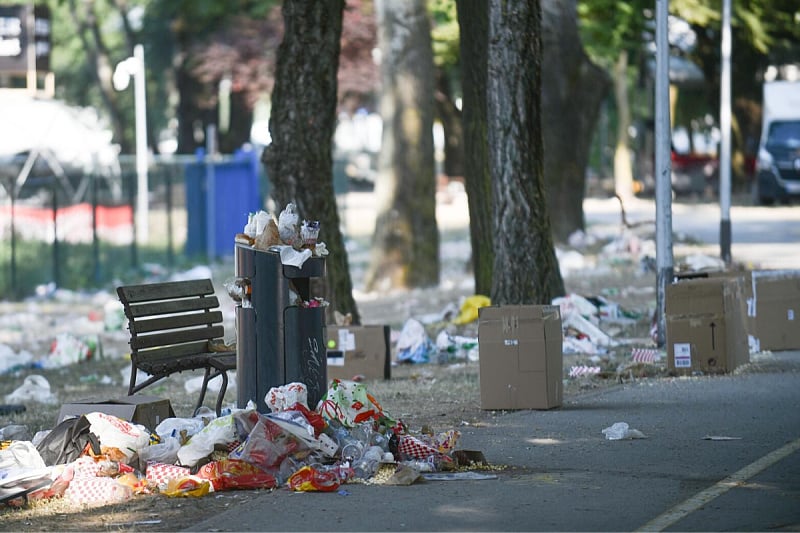 Kako Zagreb izgleda nakon Thompsonovog koncerta: Ulice prekrivene smećem, u toku čišćenje
