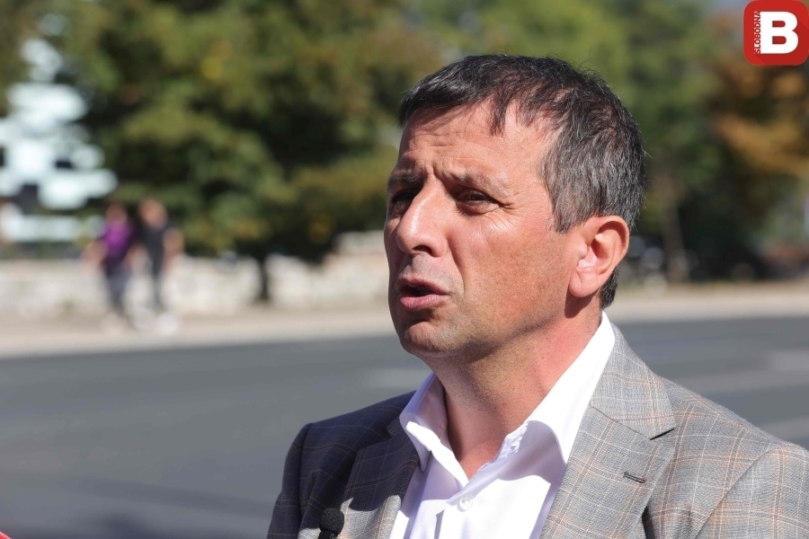 VUKANOVIĆ PRAVO U METU: ‘Da je Dino Merlin slavio zločince, danima bi grmjelo’