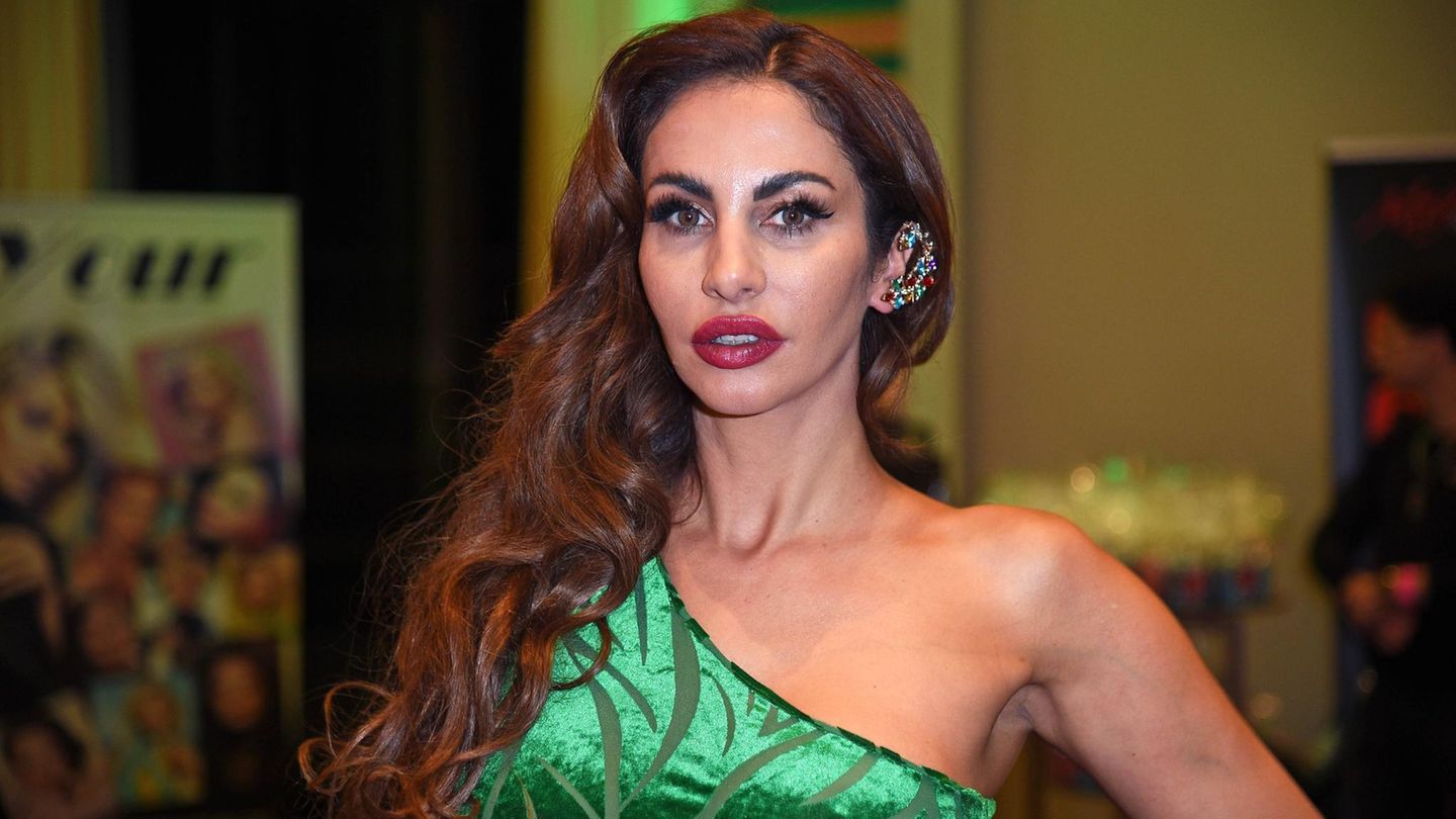 Janina Youssefian: Janina Youssefian tuguje gubitak njene majke