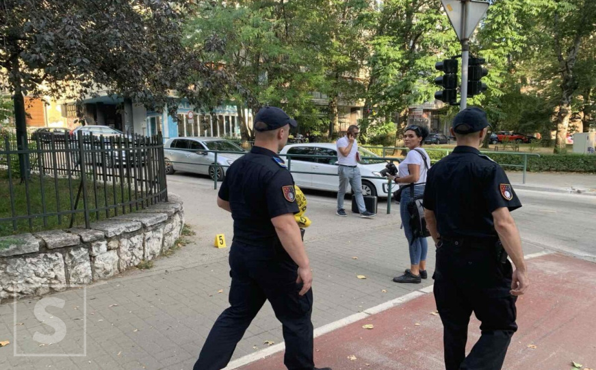 Policija još na terenu: Evo kakvo je stanje povrijeđenog muškarca u Alipašinoj ulici