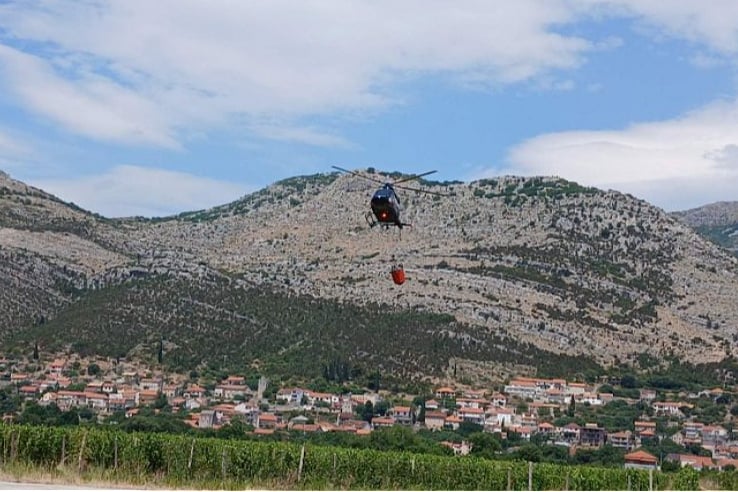 Požar na planini Leotar i dalje je aktivan, vatrogasci se nadaju kiši