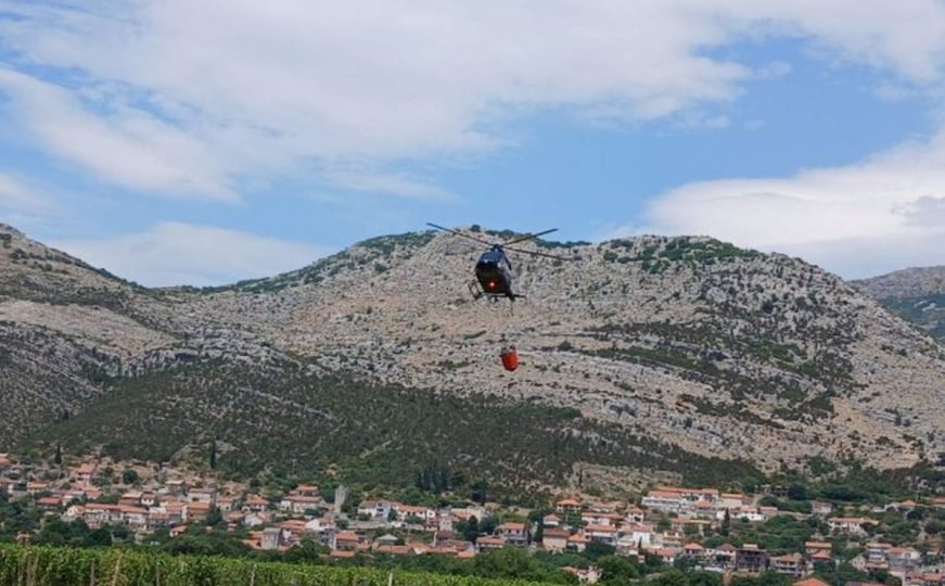 Požar kod Trebinja još uvijek aktivan: Vatrogasci, mještani i Civilna zaštita na terenu