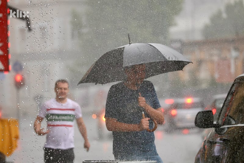 Jaka kiša nakon dugo vremena okupala sarajevske ulice i parkove