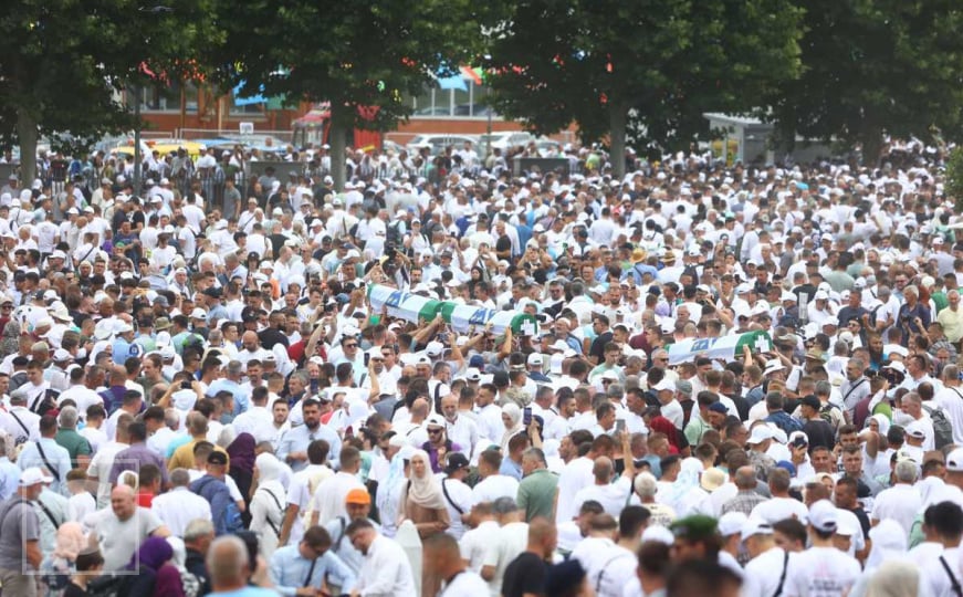 Klanjana dženaza u Potočarima: Konačni smiraj za 7 žrtava genocida