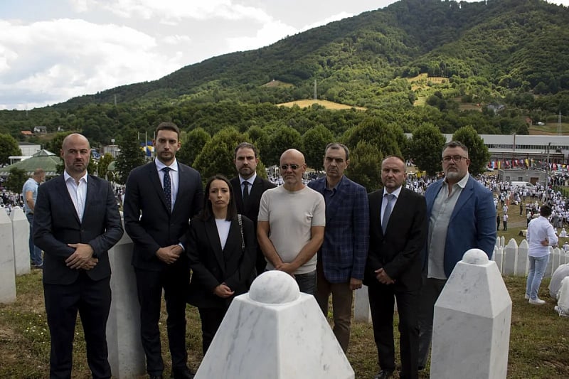 Delegacija iz Srbije u Potočarima: Poručuju da osuđivanje genocida mora biti jasno i nedvosmisleno