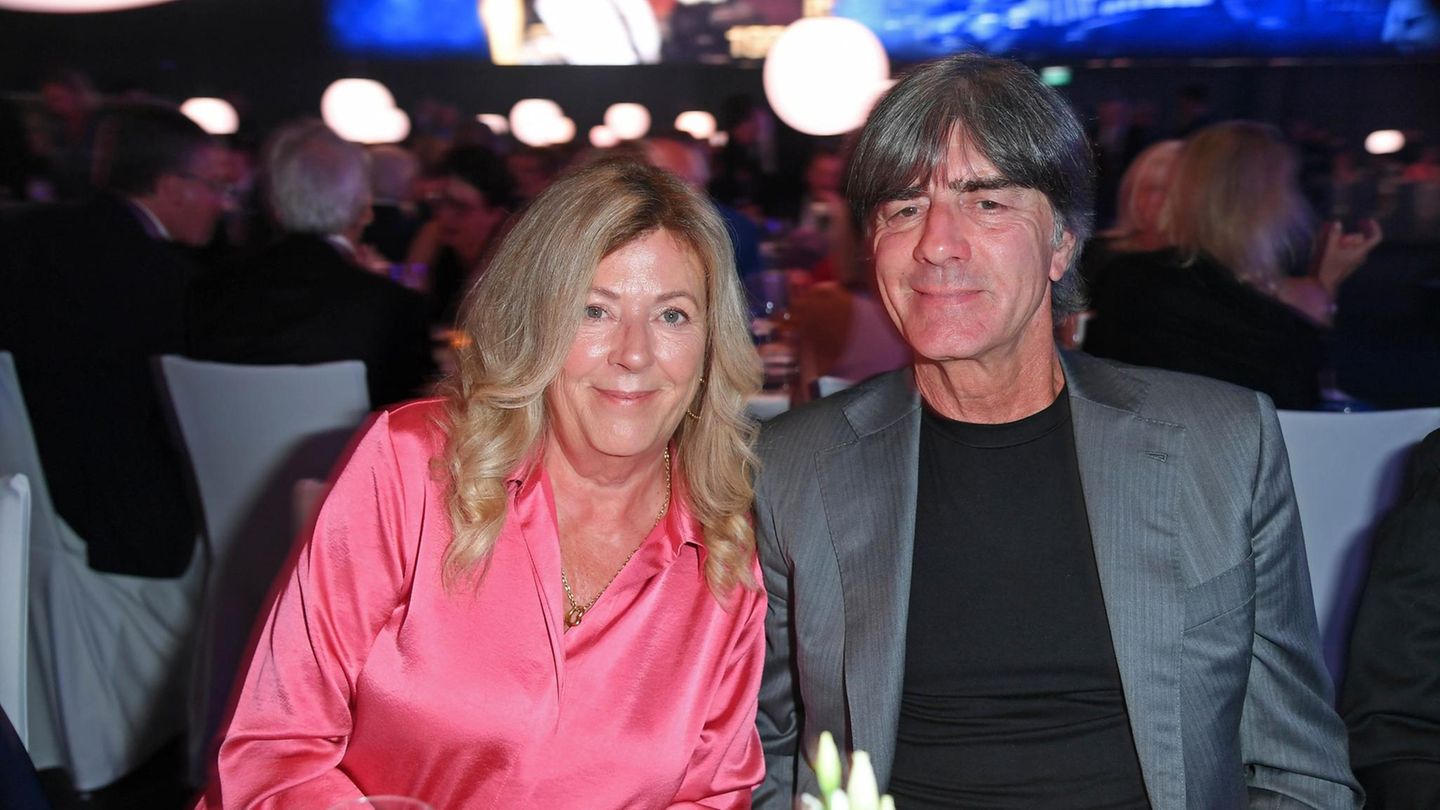 Jogi löw: Jogi löw pozira sa svojim bivšim Danielom
