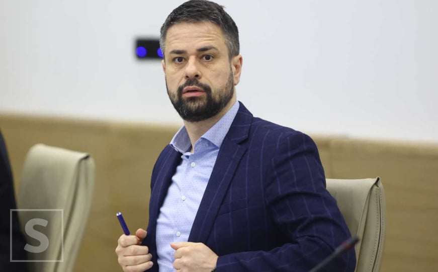 U strahu od poštenih izbora, Amidžić ‘brani’ suverenitet BiH: ‘Schmidt želi poniziti ovu zemlju’