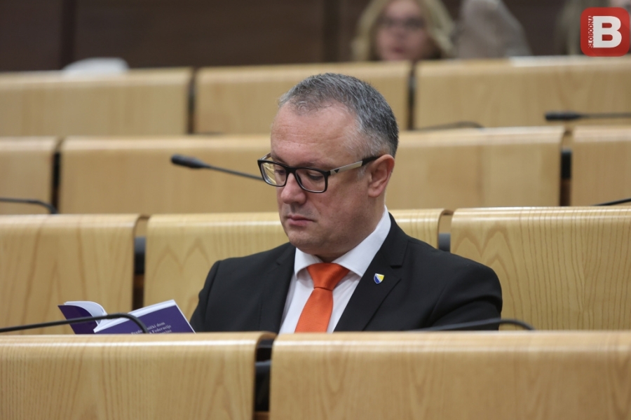 JOŠ JEDNA INSTITUCIJA OD KOJE TRAŽI ODGOVORE: Zastupnik Sanel Kajan traži odgovore o zapošljavanju Bošnjaka u javnim preduzećima u Stocu