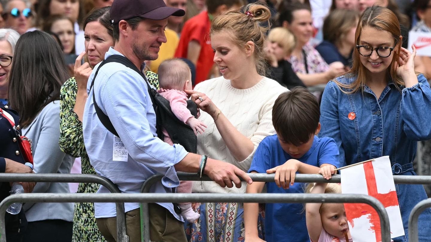 Princeza Beatrice: Princess Beatrice javno se prikazuje sa bebom Atenom prvi put