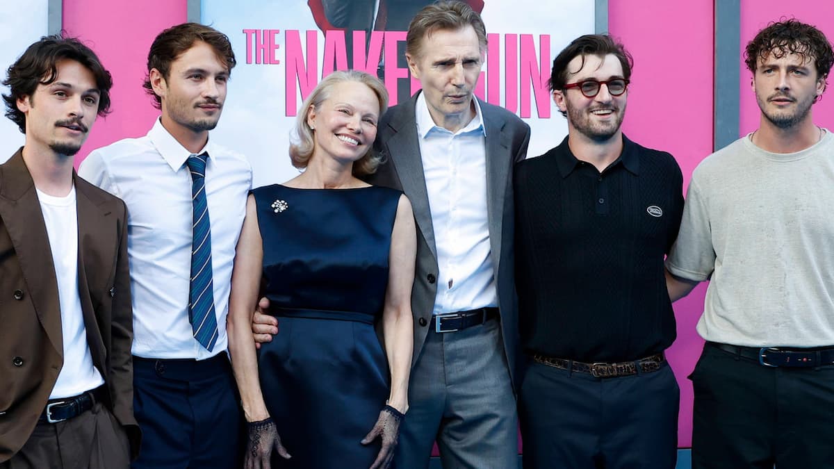 Pamela Anderson i Liam Neeson: Sa četiri sina do premijere filma