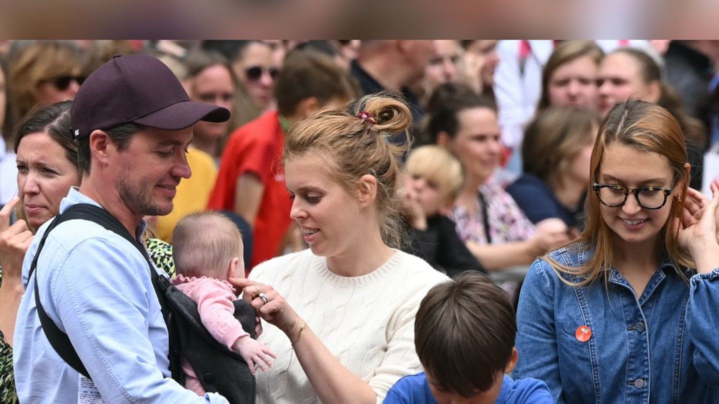 Princess Beatrice: Pokazuje se sama sa kćerkom Atenom prvi put