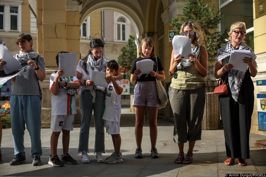 POZNATA AKTIVISTICA U POSJETI BiH: Greta Thunberg sa građanima Sarajeva čitala imena ubijene djece u Gazi