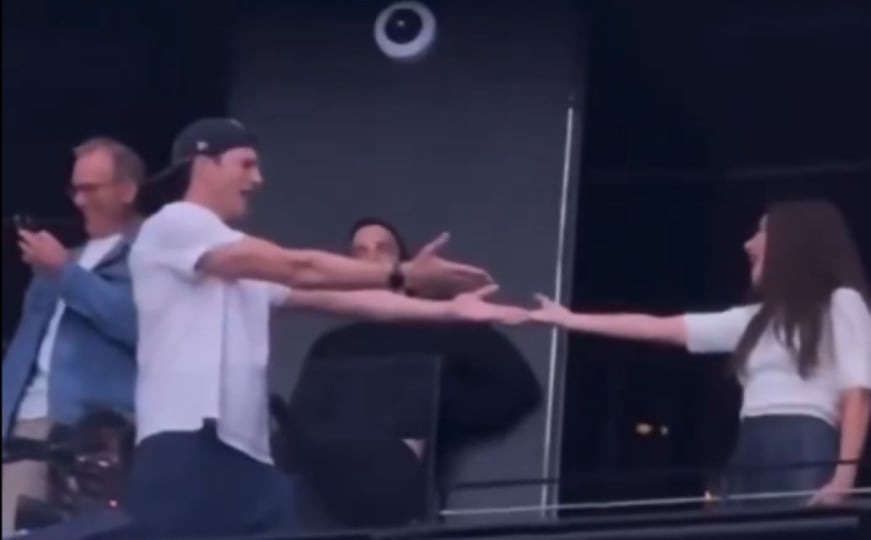 Ashton Kutcher i Mila Kunis ‘ukrali show’ na koncertu: “Predstava za javnost”