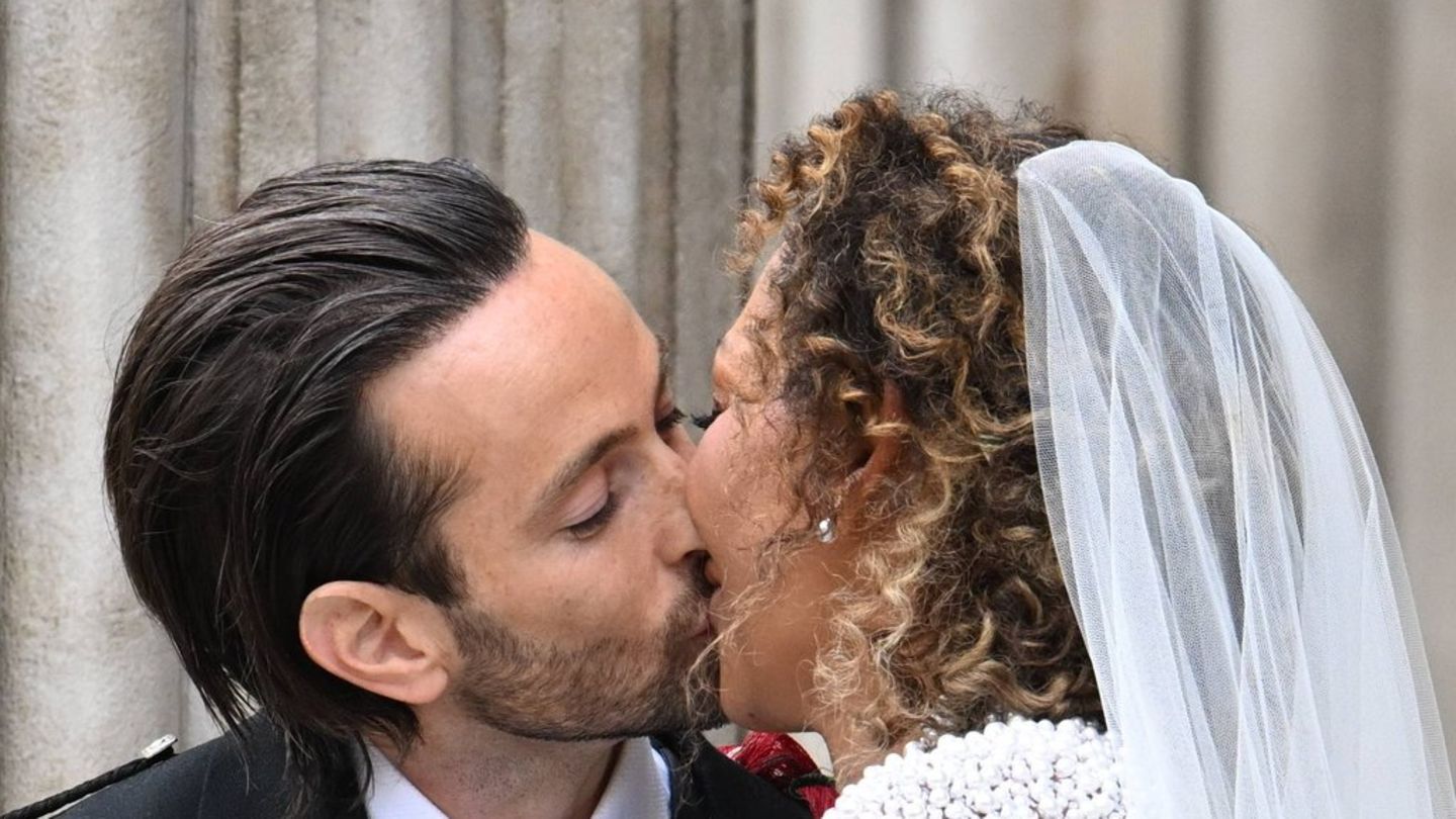 Mel B + Rory McPhee: Na drugom vjenčanju, Mel B treperi gaćice u svom pivskom trotoru