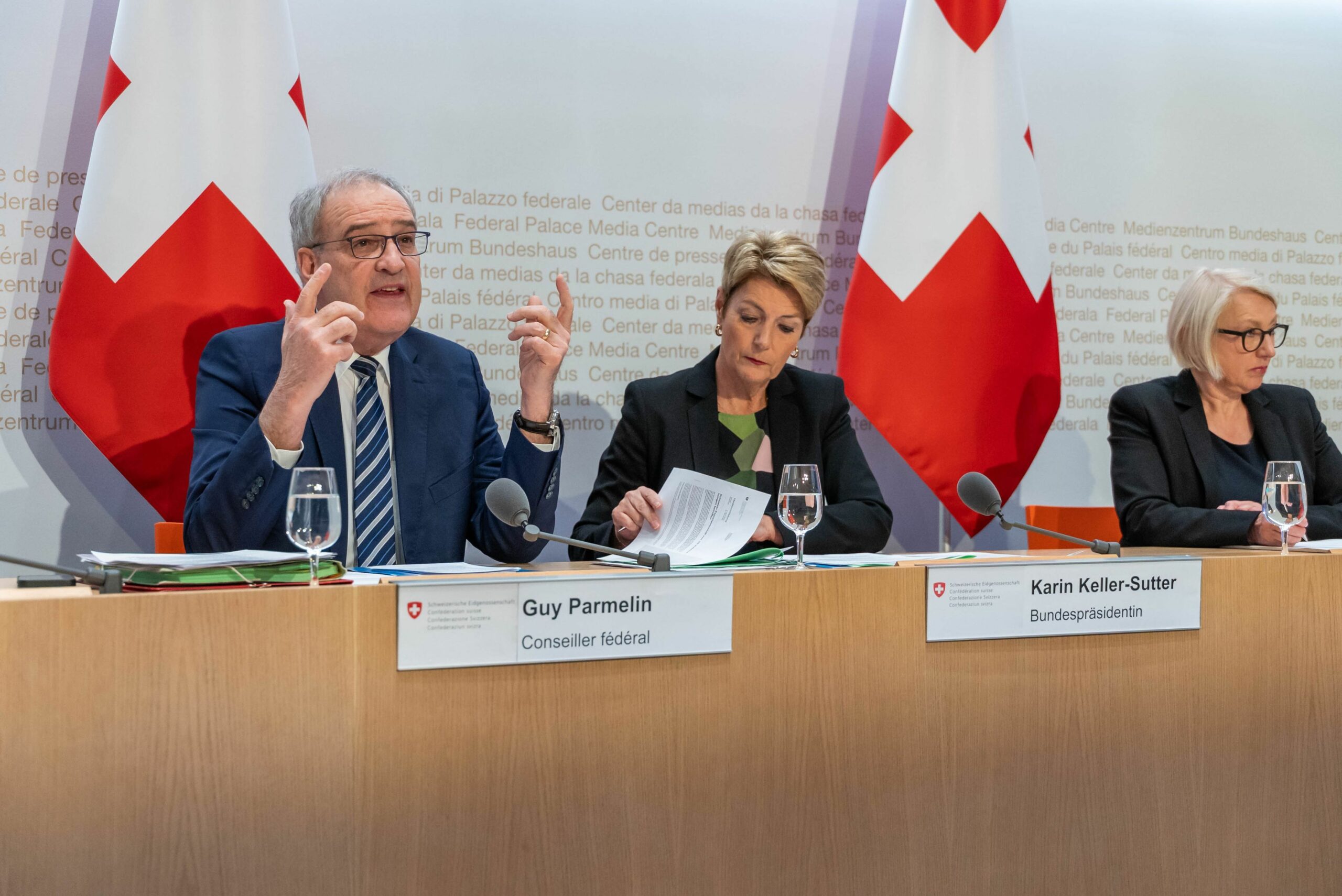 Karine Keller-sutter i momak Parmelin lete u Washington