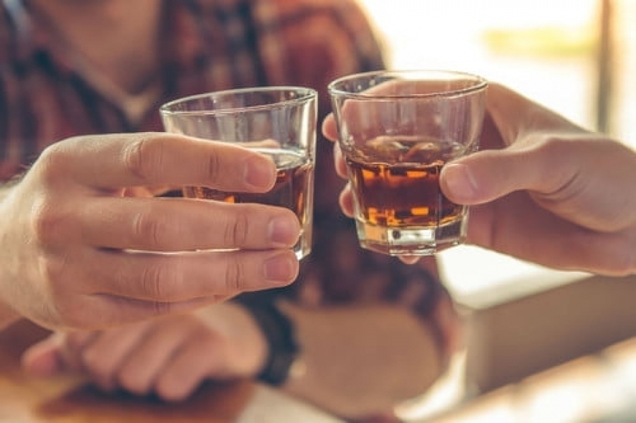 VIC DANA: Mujo ušao u kafanu pa upitao jarana boji li se pauka…