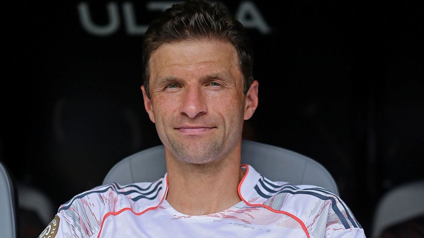 Thomas Müller: Fudbaler donosi wimmelbuch