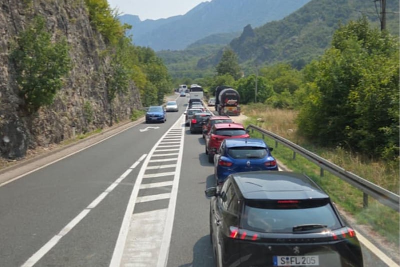 Ogromne gužve na putu Jablanica – Mostar zbog uviđaja nesreće u kojoj je poginuo motociklista