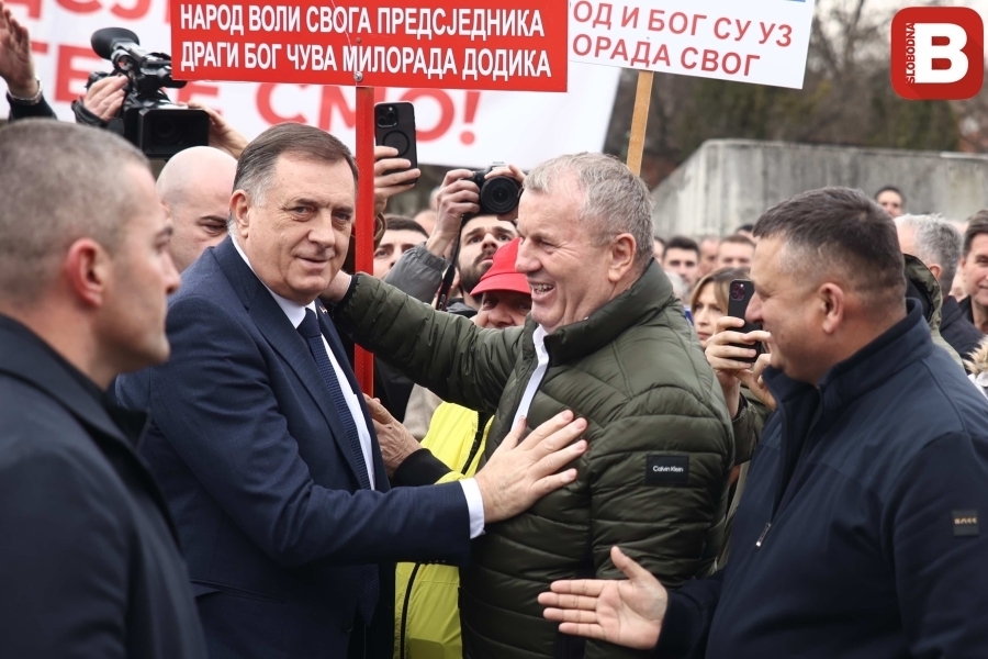 PROPAO MITING ZA DODIKA U BANJOJ LUCI: Rasulo unutar stranke, Dodik pobjegao van granica BiH
