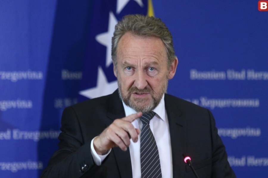 IZETBEGOVIĆ ODMAH UPERIO PRSTOM: ‘OHR će biti odgovoran ako Dodik ostane na mjestu predsjednika SNSD-a!’