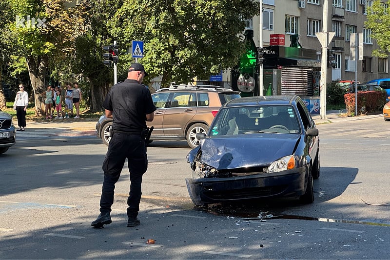 Sarajevo: U sudaru na raskrsnici na Pofalićima pričinjena velika šteta na automobilima