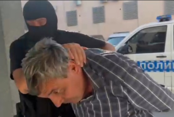 Pred tužiocem osumnjičeni za dvostruko ubistvo u Šamcu (VIDEO)
