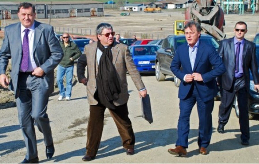 DOK SNSD POZIVA NA JEDINSTVO: U RS-u u toku velika pljačka naroda, afera veća od Viaducta