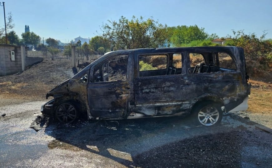 Požar kod Mostara: Potpuno izgorio kombi, vatra prijetila kućama