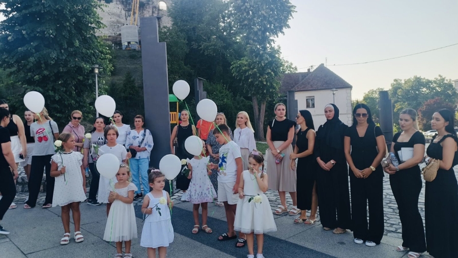 MIRNO OKUPLJANJE U GRADAČCU: Građani upozorili na ubistvo Nizame Hećimović, ovo je njihova poruka vlastima