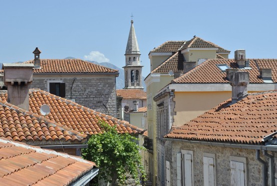 “Srdačan” doček turistima u Crnoj Gori: Pivo 9 evra, pica 22 evra… (FOTO)