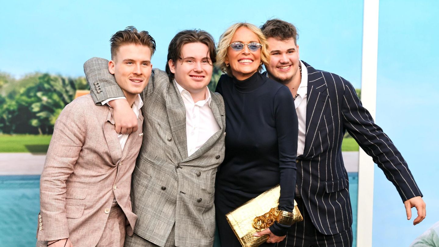 Sharon Stone: Prava retkost! Sharon Stone se pojavljuje sa svim svojim sinovima