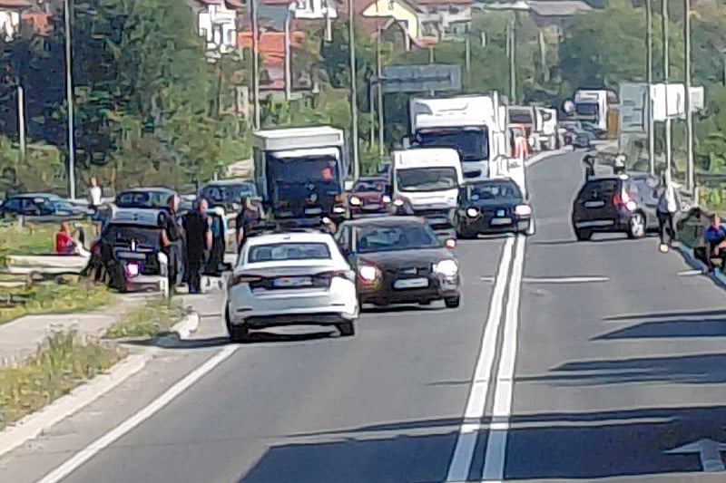 Obustavljen saobraćaj na magistrali kod Žepča, sudarila se tri vozila