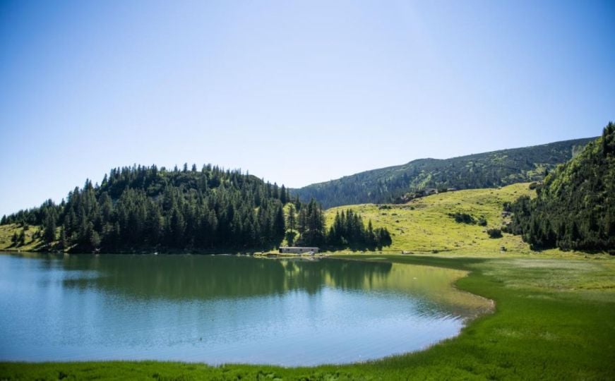 Zaštita prirodnog bisera: Zaustavljena ilegalna gradnja na Prokoškom jezeru