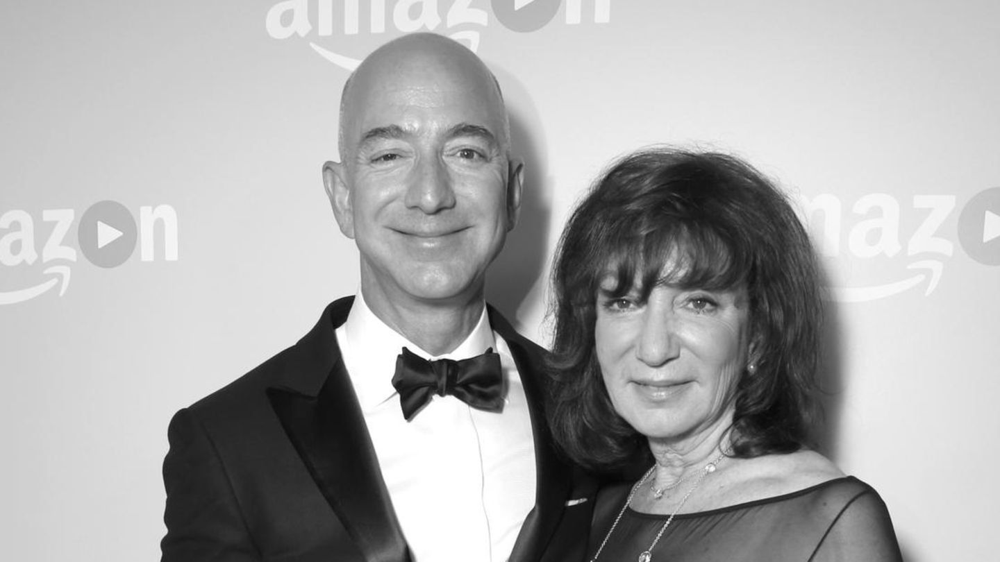 Jeff Bezos: HeartBreating izjava! Jeff Bezos tuguje gubitak njegove majke Jackie († 78)