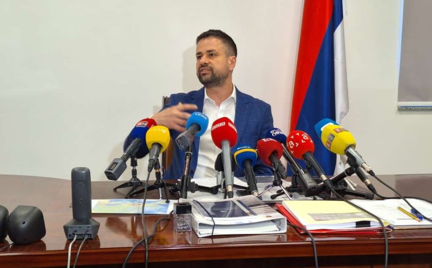 Amidžić tvrdi da su Bećirović i Komšić predložili državni budžet: “Napisan kao da su bacali grah”