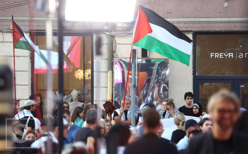 Glasna poruke iz srca Sarajeva: Ispred glamura SFF-a, zavijorila se i zastava Palestine