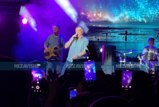 Halid Bešlić uprkos lošem zdravlju nastupio u Banjaluci, otkrio kada je imao prvi poljubac (VIDEO)