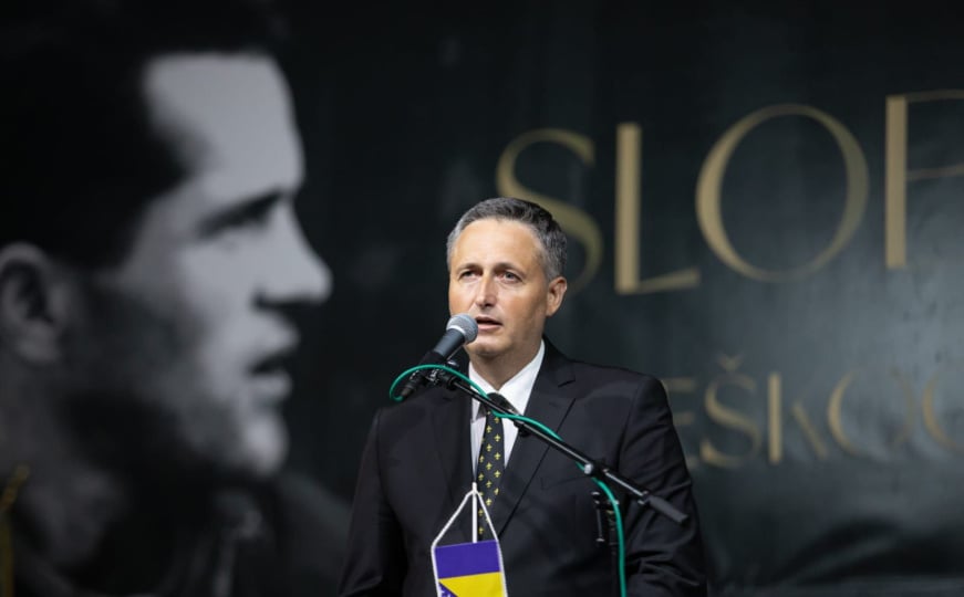 Bećirović u Bužimu: Pred više od 10.000 građana BiH poslao snažnu jasnu poruku Aleksandru Vučiću