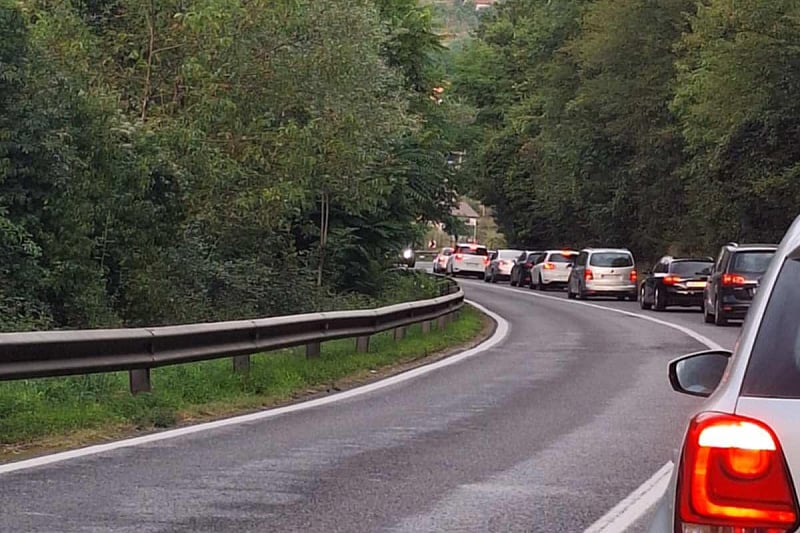 Nakon požara u tunelu Ivan: Velike kolone vozila i dalje na autocesti od Bradine prema Tarčinu