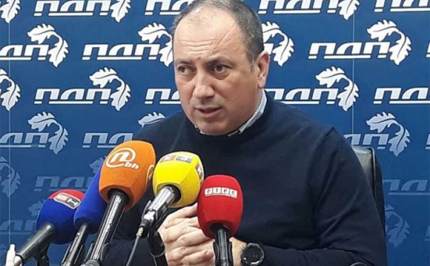 Crnadak podijelio isječak iz serije i ismijao Dodika: ‘Idemo u rat da se bijete’