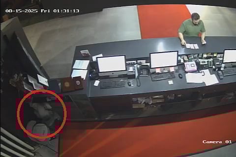 Pogledajte snimak koji potvrđuje da su pasoši turista iz Izraela slučajno upali u smeće