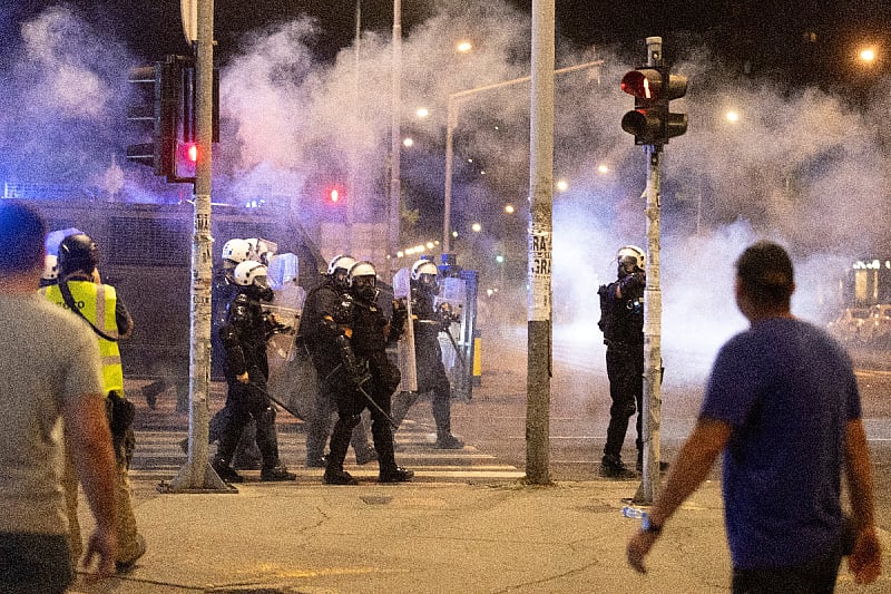 Studenti u Srbiji najavili nove proteste: “Smeće koje je ostalo jučer, večeras iznosimo do kraja”