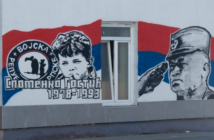 SRAMOTNO!: Novi mural ratnog zločinca Ratka Mladića u Banjoj Luci uznemirava povratnike