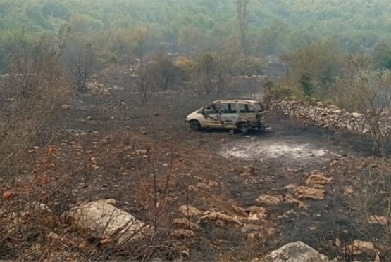 Požar u Neumu se nekontrolisano širi i prijeti kućama