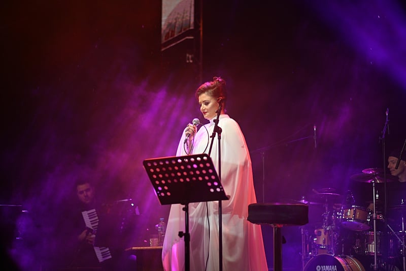Zbog kiše pomjeren koncert Maje Milinković na Žutoj tabiji