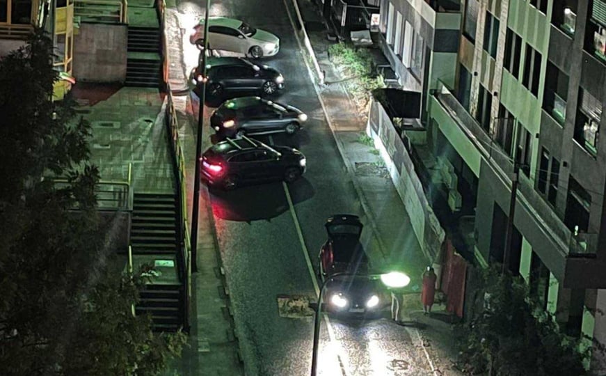 Vozači, oprez: U ovom dijelu Sarajeva zbog kiše nastala velika rupa u cesti